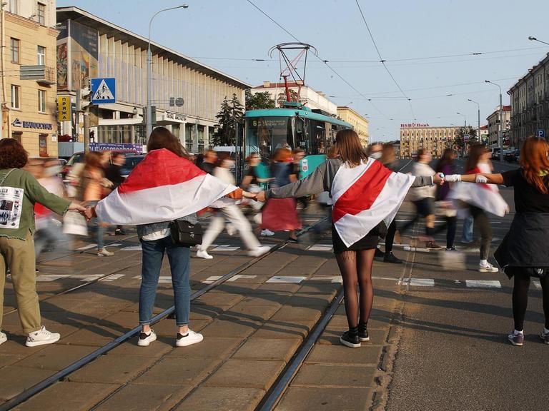 Protestierende am 12. September in der belarussischen Hauptstadt Minsk. (Quelle: imago)