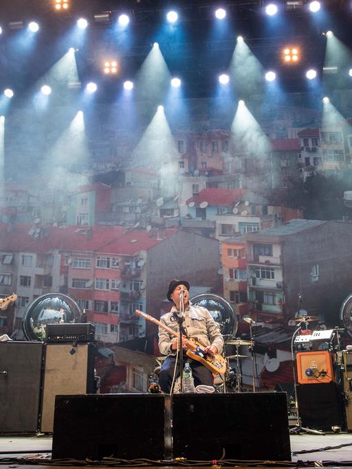 Die Beatsteaks stehen beim Kosmonaut-Festival am Stausee Rabenstein in Chemnitz auf der Bühne.