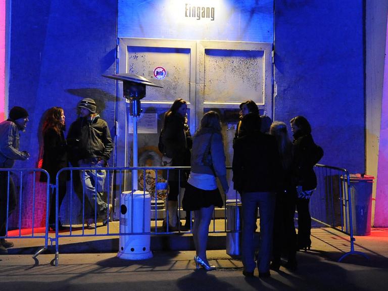 Der Eingang zum Club Tresor in der Köpenicker Straße in Mitte am 12.02.2009 in Berlin während der Party "Transducers! Berlin - London - Wien" von Filmbranche und elektronischer Musikszene