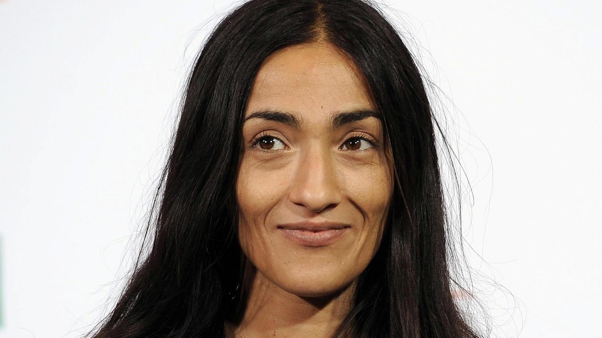Die französisch-marokkanische Musikerin und Schauspielerin Hindi Zahra, aufgenommen 2014 beim Filmfest Hamburg.