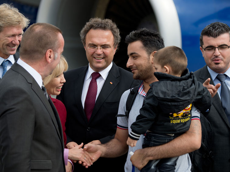 Innenminister Friedrich begrüßt erste Syrer