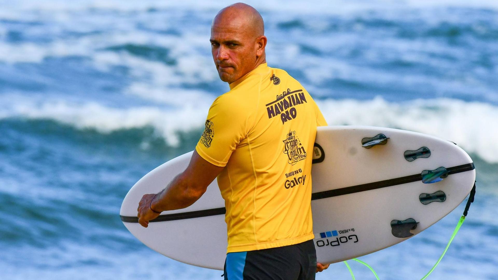 November 18, 2016 - Kelly Slater prepares to surf his heat during action at the final contest day of the Hawaiian Pro Contest at Haleiwa on the North Shore of Oahu, Hawaii which was won by newly crowned 2016 World Champion John John Florence . This completes the first jewel of the Vans Triple Crown of Surfing which continues next with the Vans World Cup of Surfing at Sunset Beach and ends with the Billabong Pipeline Masters. - /CSM WSL; World Surfing League Hawaiian Pro Haleiwa Surf Contest - Vans Triple Crown NOV18 PUBLICATIONxINxGERxSUIxAUTxONLY - ZUMAc04_ 20161118_zaf_c04_261 November 18 2016 Kelly Slater Prepares to Surf His Heat during Action AT The Final Contest Day of The Hawaiian Pro Contest AT Haleiwa ON The North Shore of Oahu Hawaii Which what Won by Newly crowned 2016 World Champion John John Florence This completes The First Jewel of The Vans Triple Crown of Surfing Which Continues Next with The Vans World Cup of Surfing AT Sunset Beach and Ends with The Bong Pipeline Masters CSM WSL World Surfing League Hawaiian Pro Haleiwa Surf Contest Vans Triple Crown NOV18 PUBLICATIONxINxGERxSUIxAUTxONLY ZUMAc04_