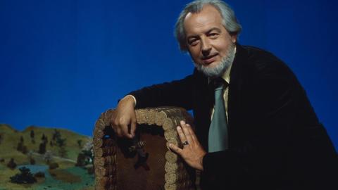 Moderator Hoimar von Ditfurth 1975 im Fernseh-Studio bei der Aufzeichnung der ZDF- Wissenschaftssendung "Querschnitt"