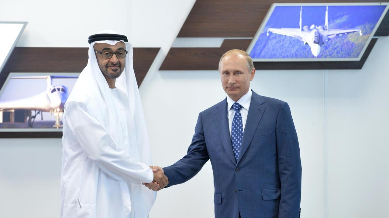 Putin mit dem Kronprinzen von Abu Dhabi Scheich Mohammed bin Zayed al-Nahyan auf der MAKS.