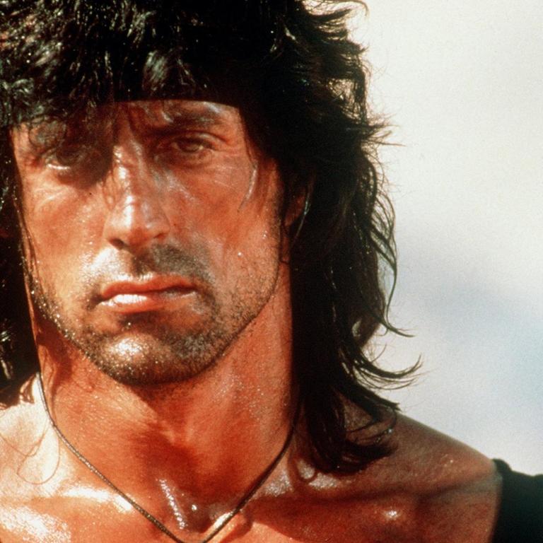 Der US-amerikanische Schauspieler Sylvester Stallone als knallharter Kämpfer in "Rambo III".