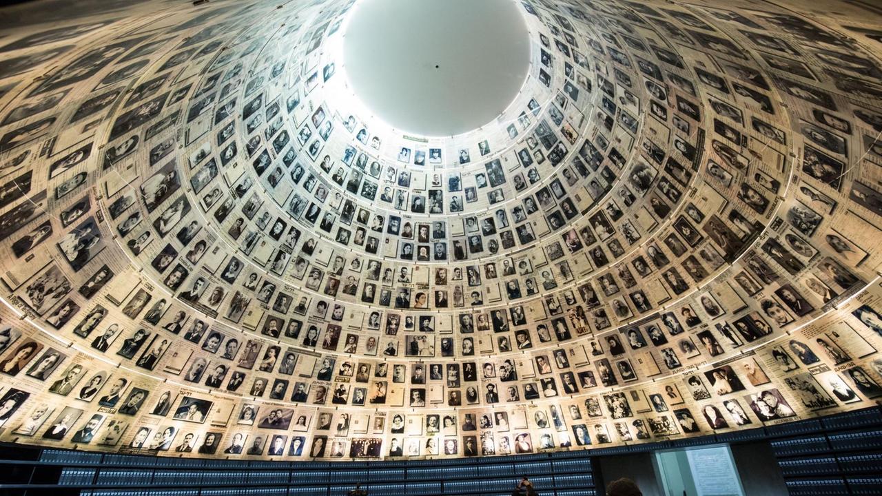 Die Hall of Names in der Holocaust Gedenkstätte Yad Vashem.