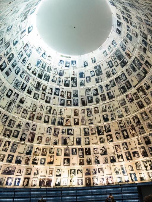 Die Hall of Names in der Holocaust Gedenkstätte Yad Vashem.