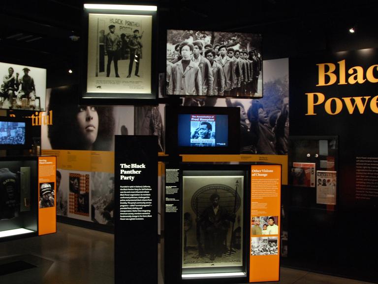  Exponate über die Black Power-Bewegung im Museum für afroamerikanische Geschichte und Kultur in Washington