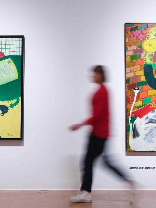 Die Ölgemälde (l-r) "Super Crime Team (1961/62)" und "Superman and Superdog in Jail (1963)" des US-amerikanischen Künstlers Peter Saul werden am 01.06.2017 in der Kunsthalle Schirn in Frankfurt am Main (Hessen) gezeigt.