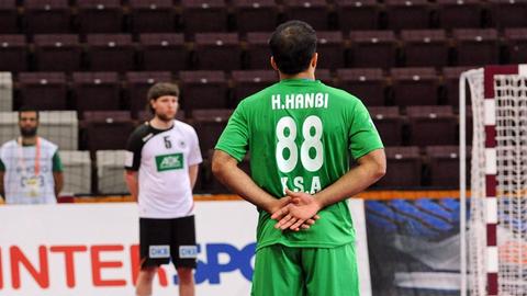 Ein saudischer Spieler trauert um König Abdullah bei der Handball-WM 2015.