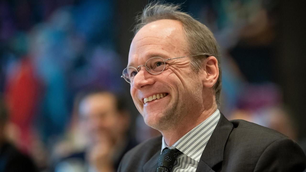Der Erziehungswissesnschaftler und Autor Klaus Zierer lächelt
