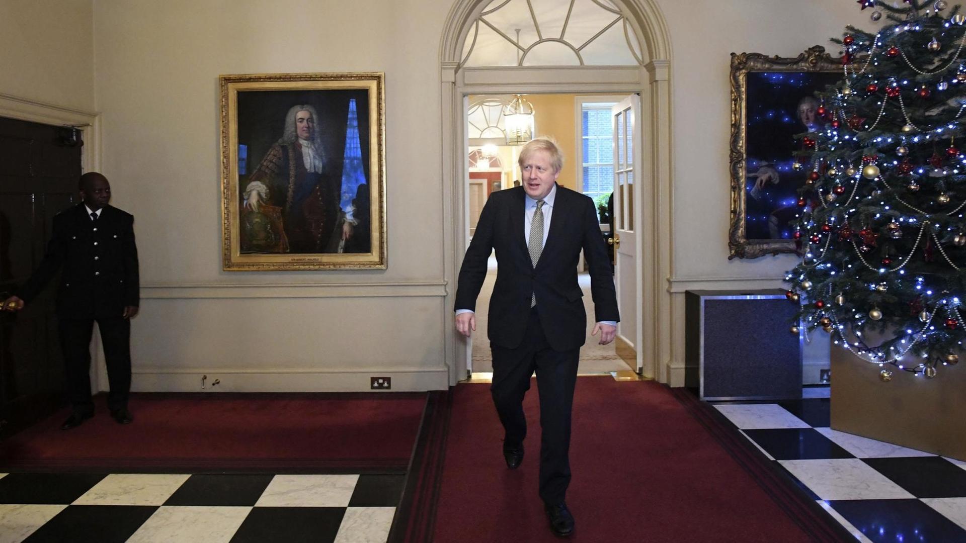 Premierminister Boris Johnson auf dem Weg zum Buckingham Palast