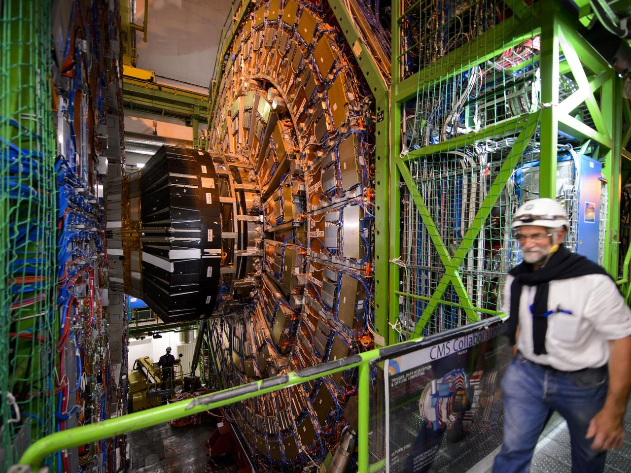 Blick in den Teilchenbeschleuniger Large Hadron Collider (LHC) am Kernforschungszentrum  Cern.