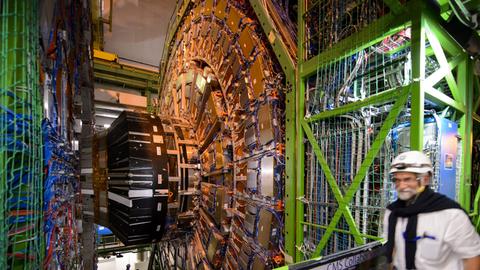 Blick in den Teilchenbeschleuniger Large Hadron Collider (LHC) am Kernforschungszentrum Cern.