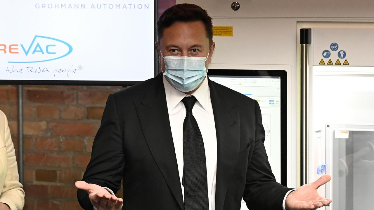 Technologieunternehmer Elon Musk präsentiert am Rande der Vorstands-Klausur der CDU/CSU-Bundestagsfraktion einen RNA Printer, ein Gerät zur Herstellung von Impfstoff-Kandidaten. 