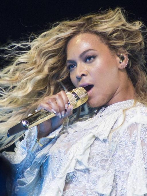 Das Foto zeigt die Sängerin Beyonce bei einem Konzert in Mailand 2017.
