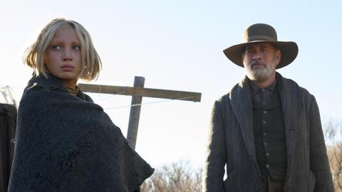 Helena Zengel an der Seite von Tom Hanks im Film "News of the World."