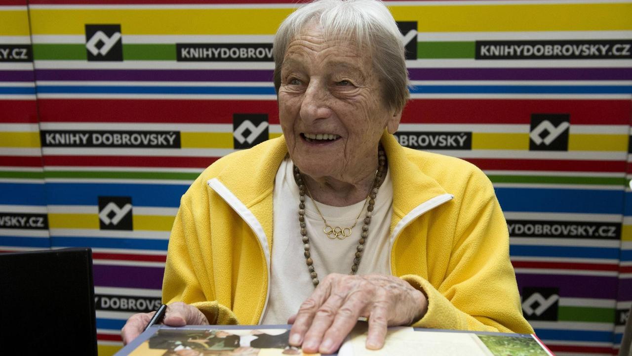 Die ehemalige tschecheslowakische Speerwerferin Dana Zatopkova