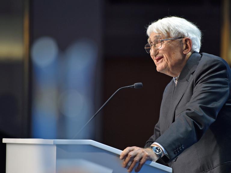 Jürgen Habermas, deutscher Philosoph, spricht am 4.7.2018 im ZDF-Hauptstadtstudio in Berlin. Habermas erhielt den deutsch-französischen Medienpreis.