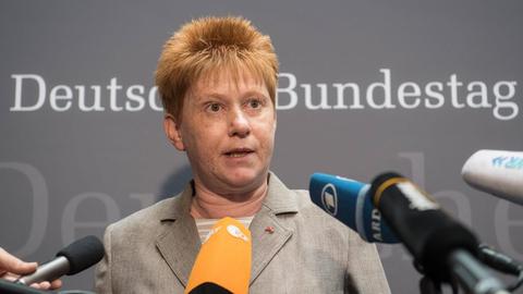 Linken-Abgeordnete Petra Pau im Bundestag