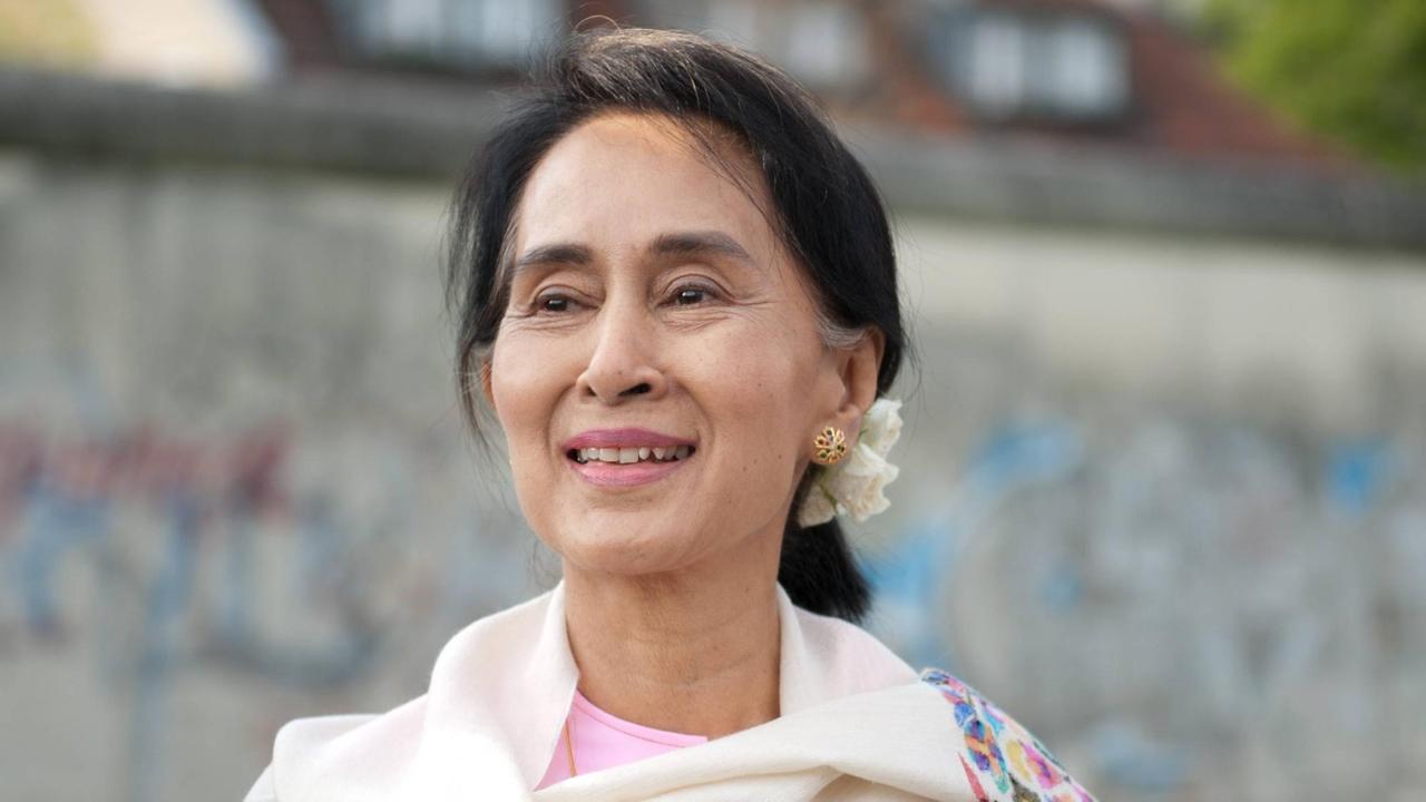 Berlin, Die Vorsitzende der birmesischen National League for Democracy und Friedensnobelpreisträgerin Aung San Suu Kyi aus Myanmar besucht am Samstag (12.04.2014) die Gedenkstätte Berliner Mauer.
