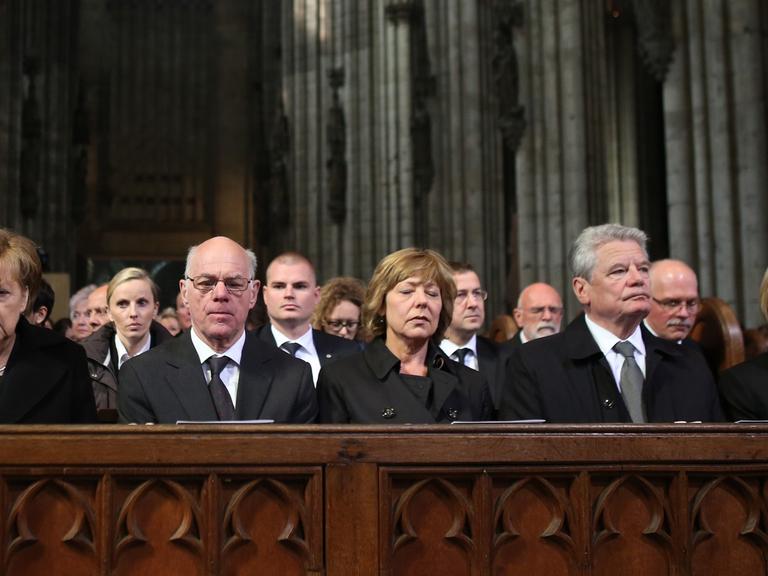 Zahlreiche Politiker nahmen am Trauergottesdienst in Köln für die Opfer des Absturzes des Germanwings-Airbus teil.