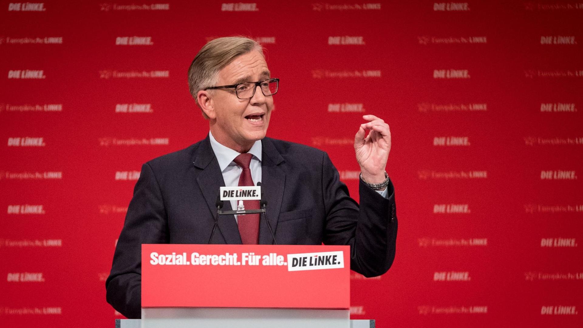 Der Spitzenkandidat der Linken für die Bundestagswahl 2017, Dietmar Bartsch, spricht während des Bundesparteitags der Linken in Hannover.