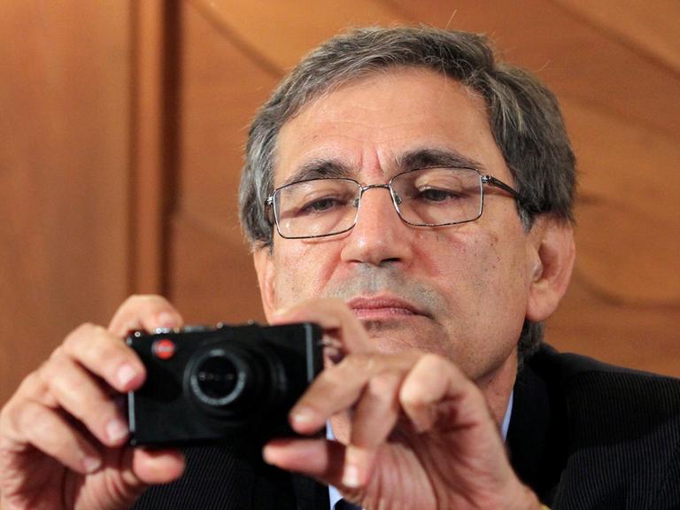 Er hat den Kamerablick: Der türkische Schriftsteller Orhan Pamuk bei einer Lesung in Krakau 2012