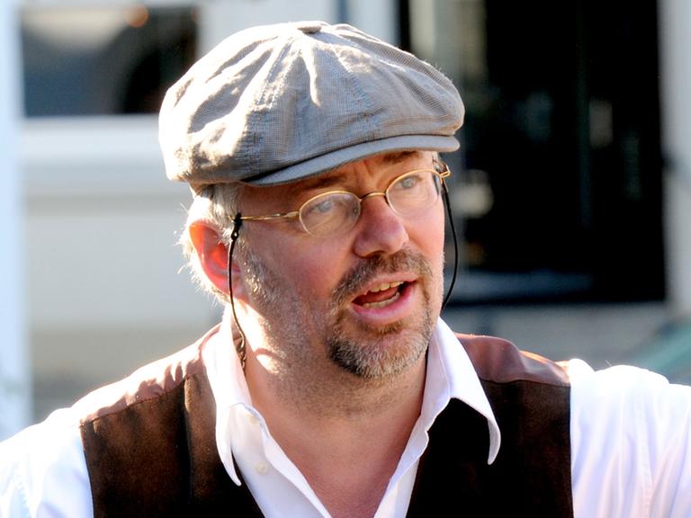 Der Regisseur Christoph Schrewe bei den Dreharbeiten zu einem Film. 2007 inszenierte er "Das Konklave".