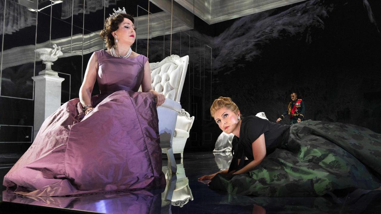 Die Opernsängerin Karine Deshayes in einer Szene der Oper "Elisabetta, Regina d’Inghilterra" von Antonio Rossini auf dem Rossini Opera Festival in Pesaro.