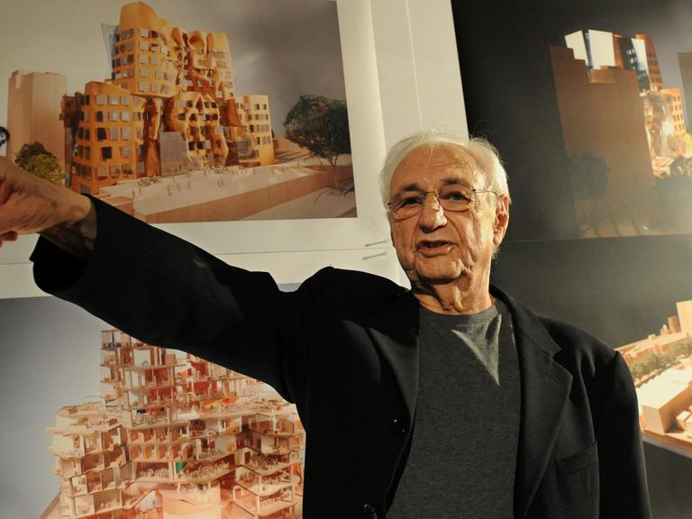 Der kanadische Architekt Frank Gehry stellt seinen Bau für die australische Stadt Sydney vor: eine Business School für die Technische Universität, die einer zerknüllten Papiertüte ähnelt, Dezember 2010