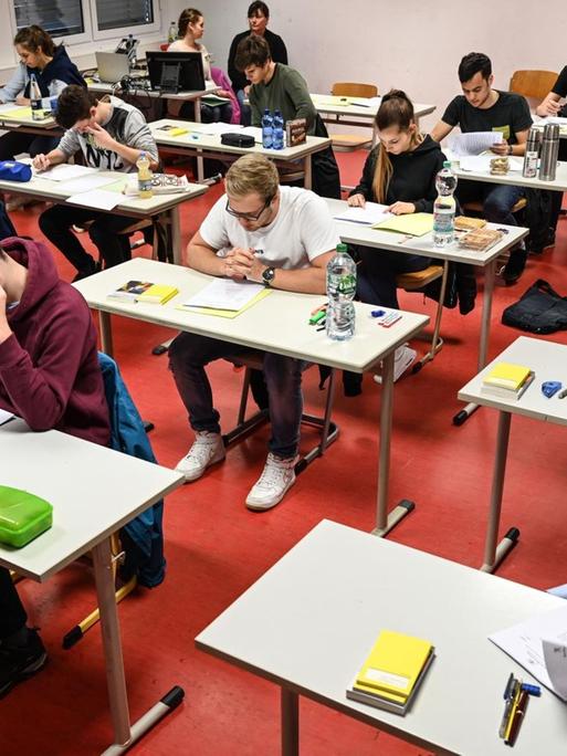 Abiturprüfung im Fach Deutsch an einem Gymnasium in Ravensburg