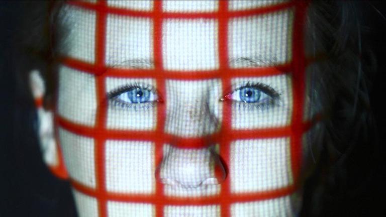 Biometrische Erfassung von Körpermerkmalen, durch einen Scanner. Umwandlung von Körper- und Kopfform in digitale Daten.