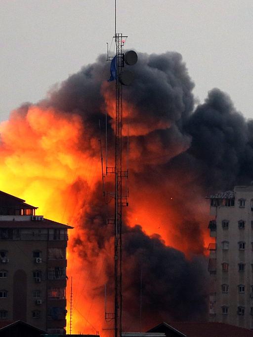 Ein Luftangriff auf ein Haus in Gaza