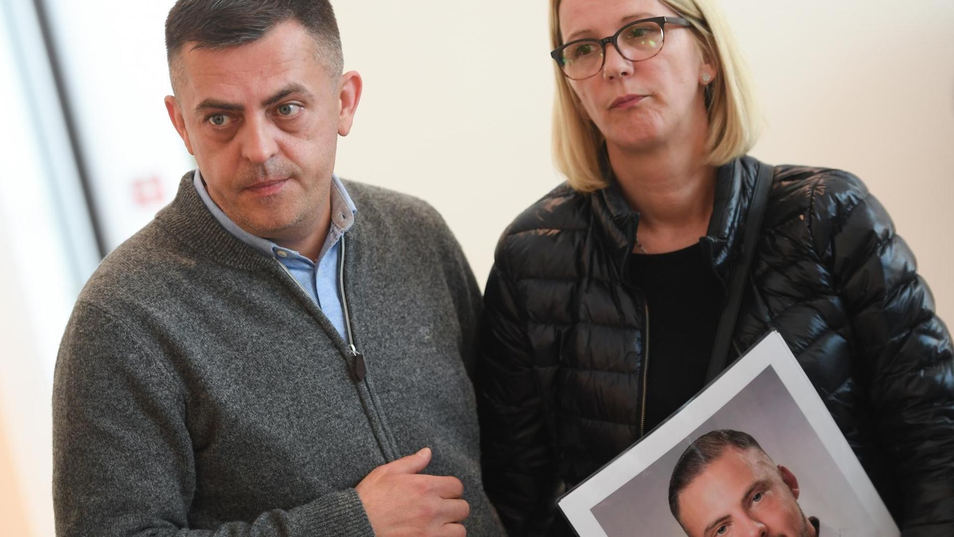 Armin Kurtović und Liane Kurtović, die Eltern von Hamza Kurtović, einem der Opfer des Anschlags von Hanau Armin Kurtović und Liane Kurtović, die Eltern von Hamza Kurtović, einem der Opfer des Anschlags von Hanau