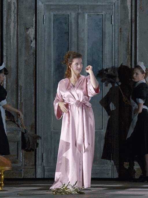Eine Szene aus Meyerbeers "Die Hugenotten" an der Deutschen Oper Berlin mit Olesya Golovneva, Patrizia Ciofi und Juan-Diego Flórez