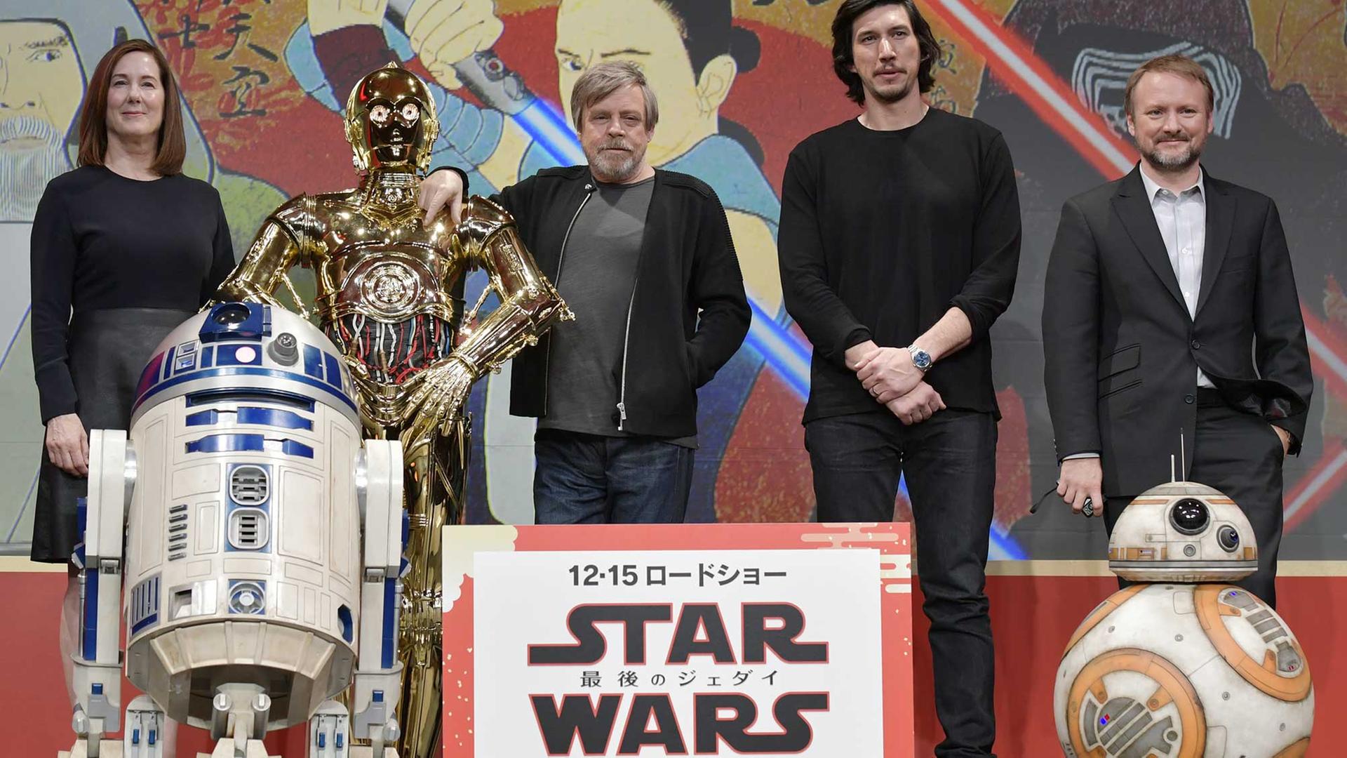 Die Produzentin Kathleen Kennedy, die Schauspieler Mark Hamill und Adam Driver sowie Regisseur Rian Johnson bei der Pressekonferenz von "Star Wars: Die letzten Jedi" in Tokyo, Japan am 7.12.2017.