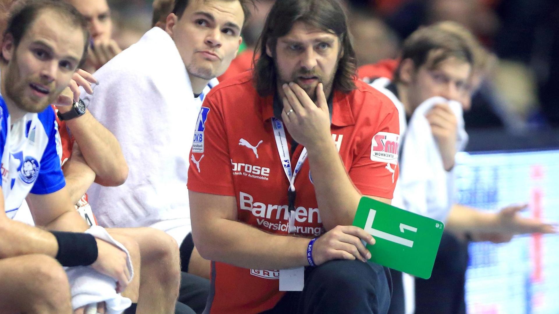 Handball, Bundesliga, 19. Spieltag, SC Magdeburg - Bergischer HC 38:32, am 23.12.2014 in der Getec-Arena in Magdeburg (Sachsen-Anhalt). Trainer Sebastian Hinze vom Bergischen HC. Handball, Bundesliga, 19. Spieltag, SC Magdeburg - Bergischer HC 38:32, am 23.12.2014 in der Getec-Arena in Magdeburg (Sachsen-Anhalt). Trainer Sebastian Hinze vom Bergischen HC.