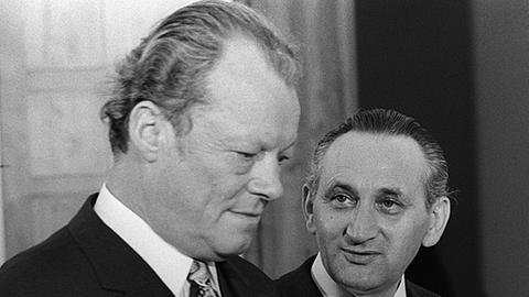Freunde und Weggefährten: Willy Brandt (l) und Egon Bahr 1972 im Gespräch.