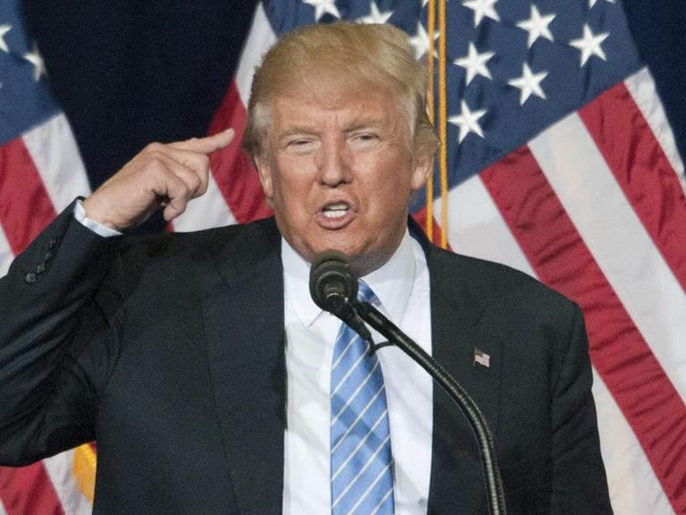 US-Präsidentschaftsbewerber Donald Trump bei seinem Wahlkampfauftritt in Phoenix, Arizona.