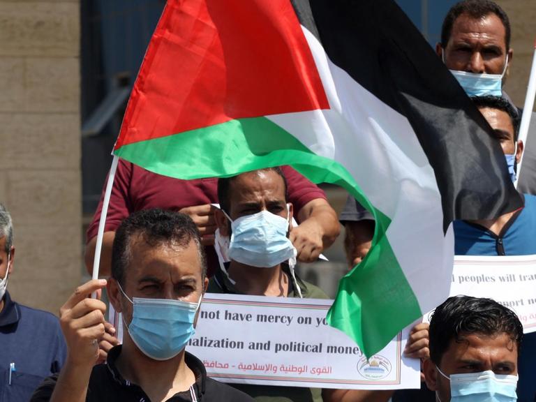 Palästinenser im Gaza-Streifen protestieren im September 2020 gegen die Verträge zur Normalisierung der Beziehungen der Golfstaaten Bahrain und Vereinigte Arabische Emirate mit Israel
