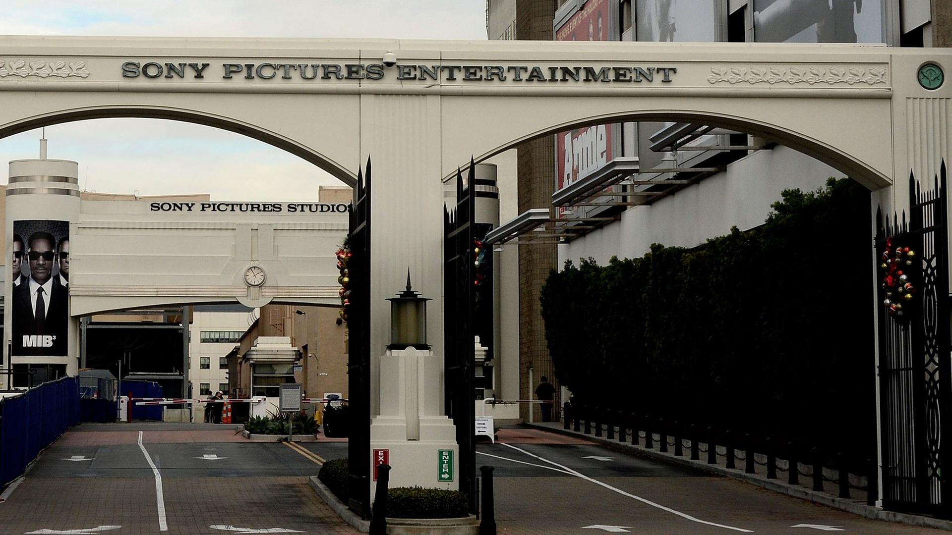 Der Eingang des Sitzes von Sony Pictures in Kalifornien.