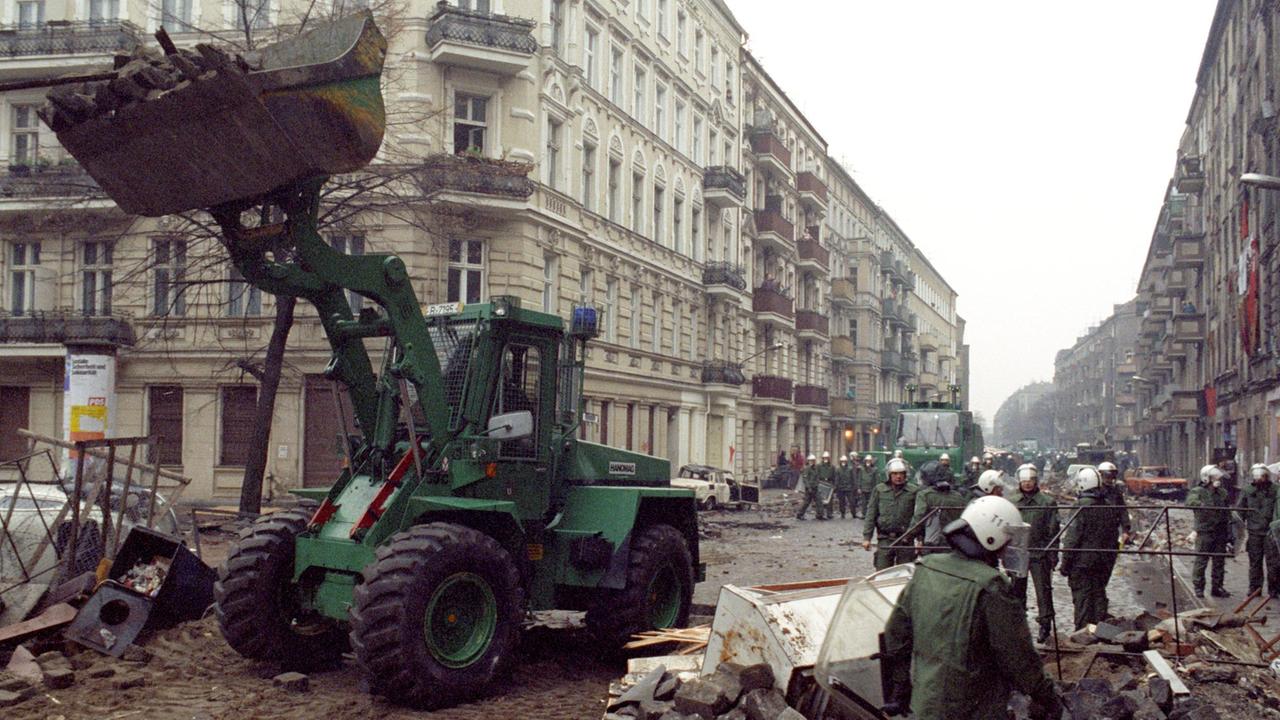 Polizeieinsatz im November 1990 Berlin-Friedrichshain