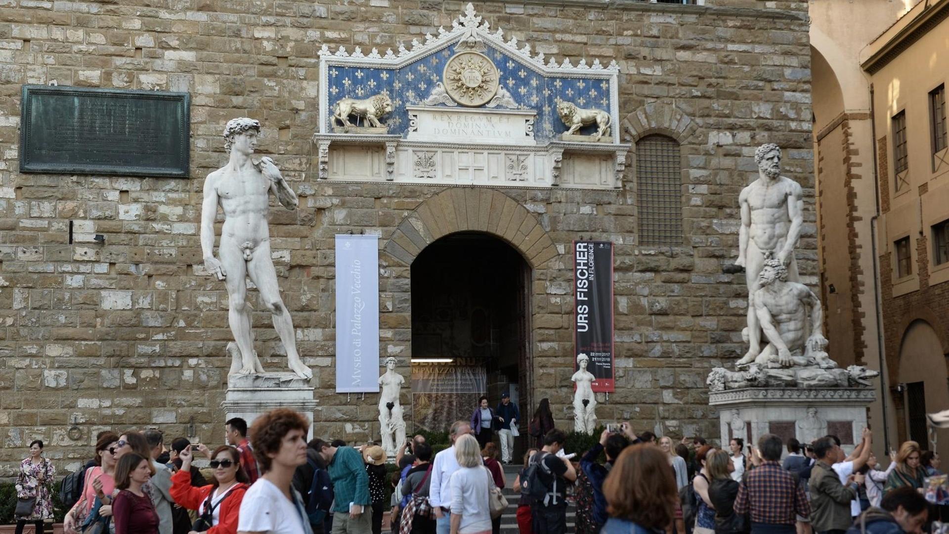 Der Eingang des Palazzo Vecchio in Florenz