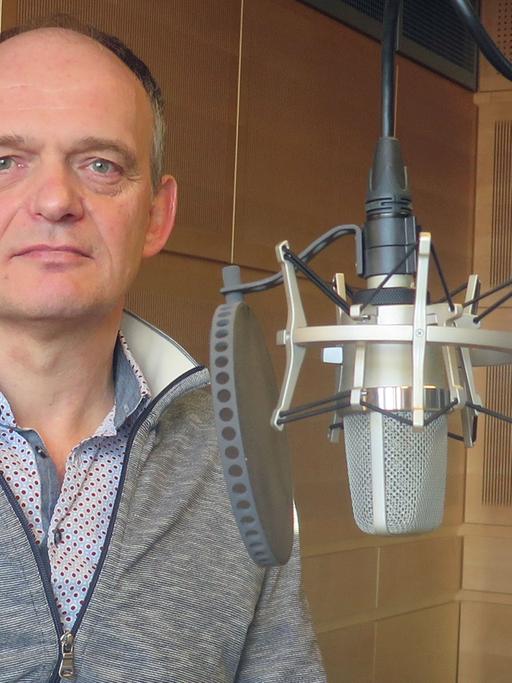 Der Schriftsteller Thomas Lehr bei Deutschlandradio Kultur
