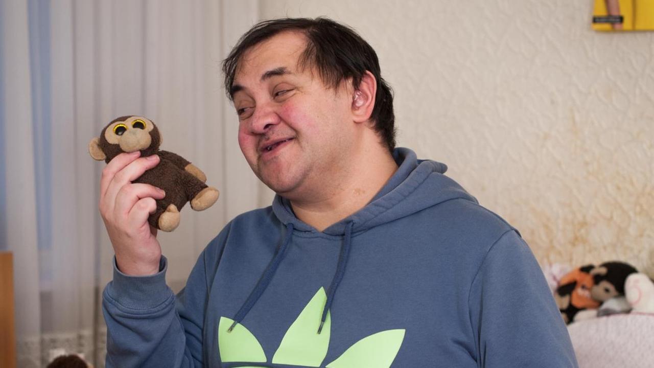 Porträt Benjamin Titze mit Tieren Porträt Benjamin Titze mit Tieren