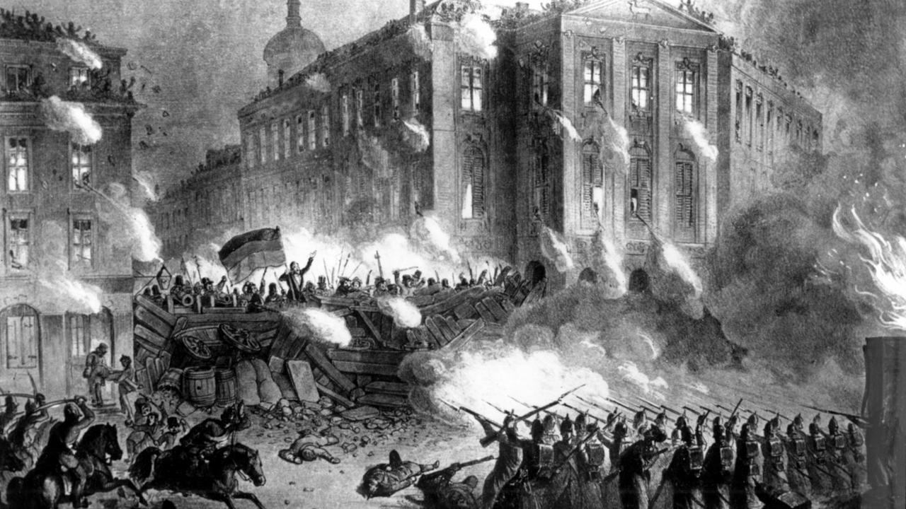 Barrikadenkämpfe der aufständischen Demokraten (im Hintergrund) gegen preußische Soldaten am 18. März 1848 am Berliner Alexanderplatz