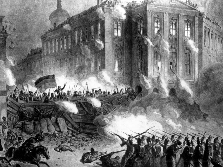 Barrikadenkämpfe der aufständischen Demokraten (im Hintergrund) gegen preußische Soldaten am 18. März 1848 am Berliner Alexanderplatz
