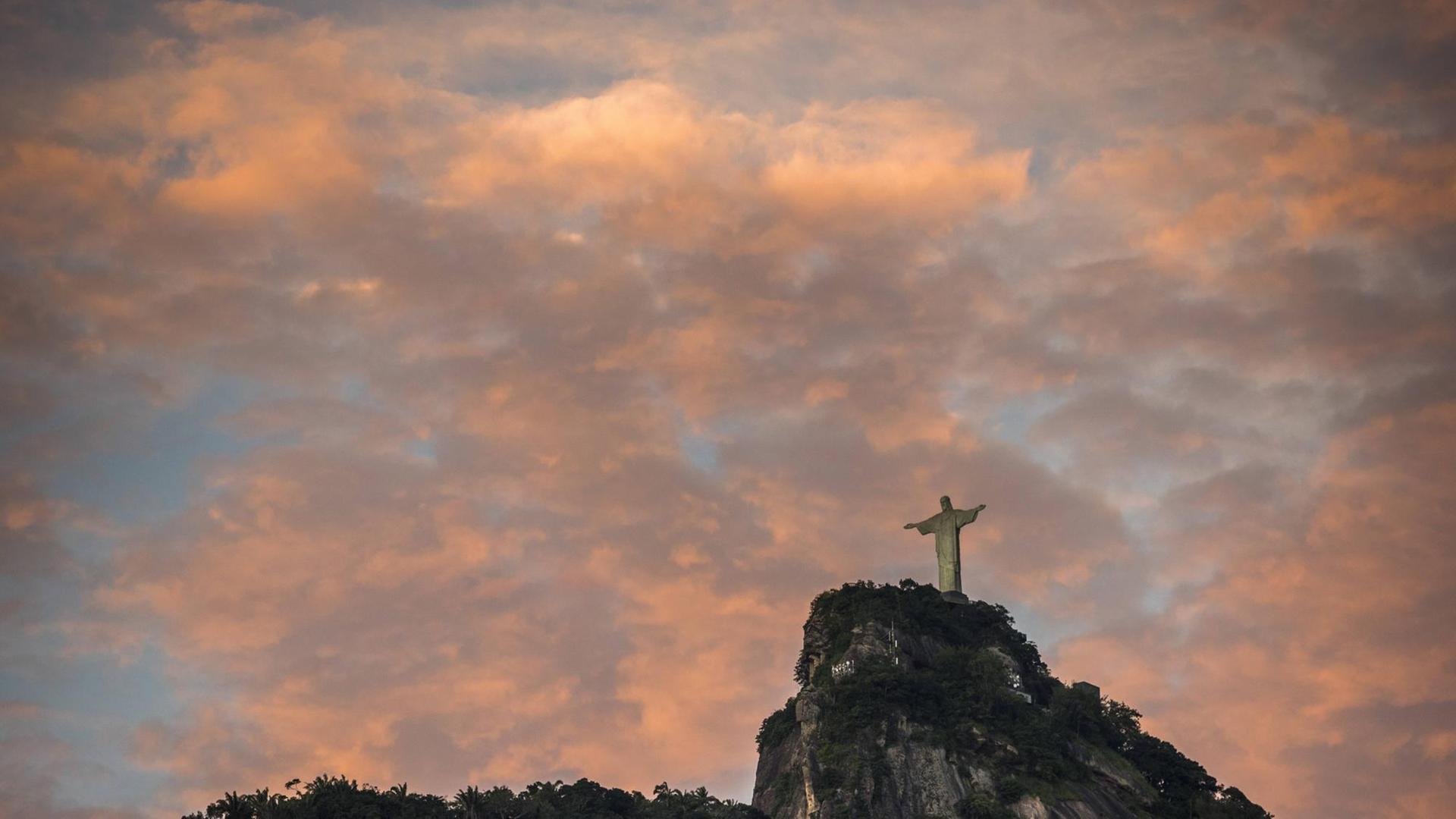 "Christus, der Erlöser" - Monumentale Statue im Süden von Rio de Janeiro in Brasilien auf dem Berg Corcovado