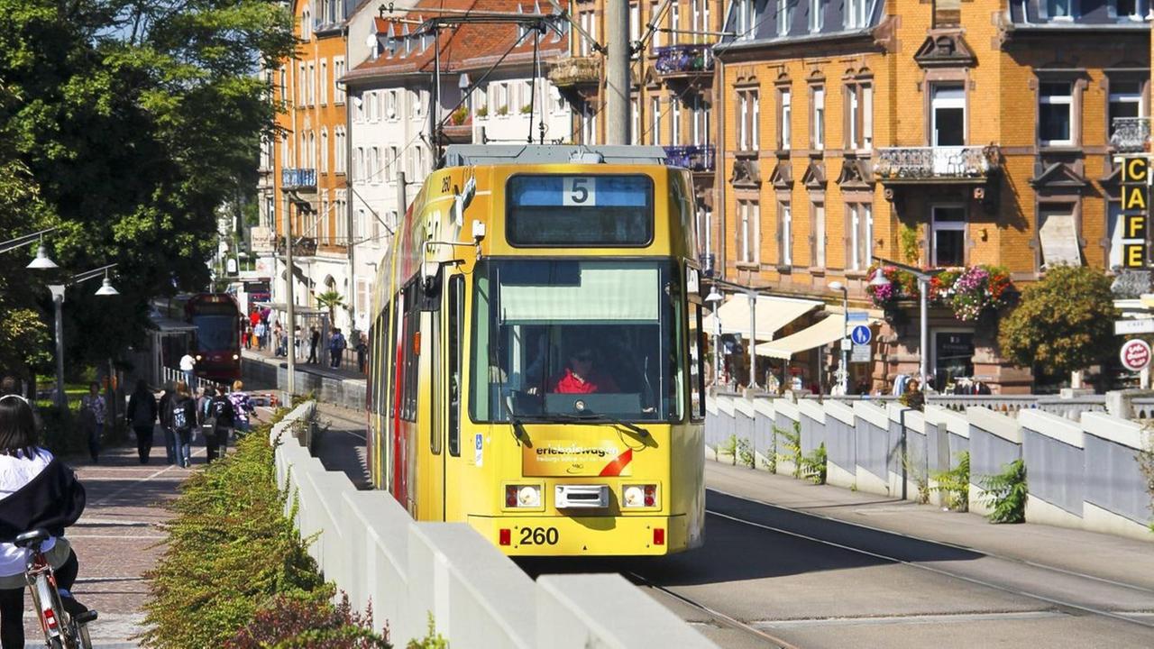 Straßenbahn in Freiburg am 11.8.2014.